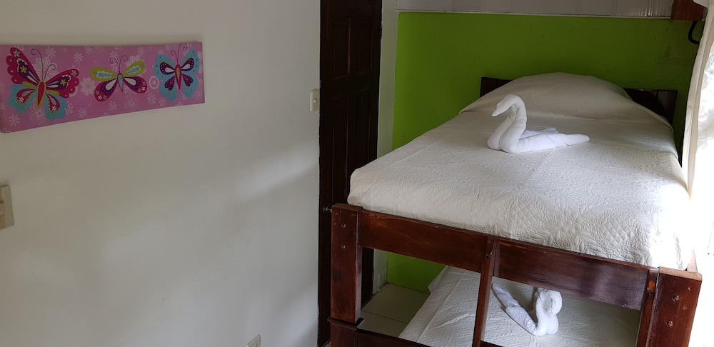 Moras Place B&B - Hostel