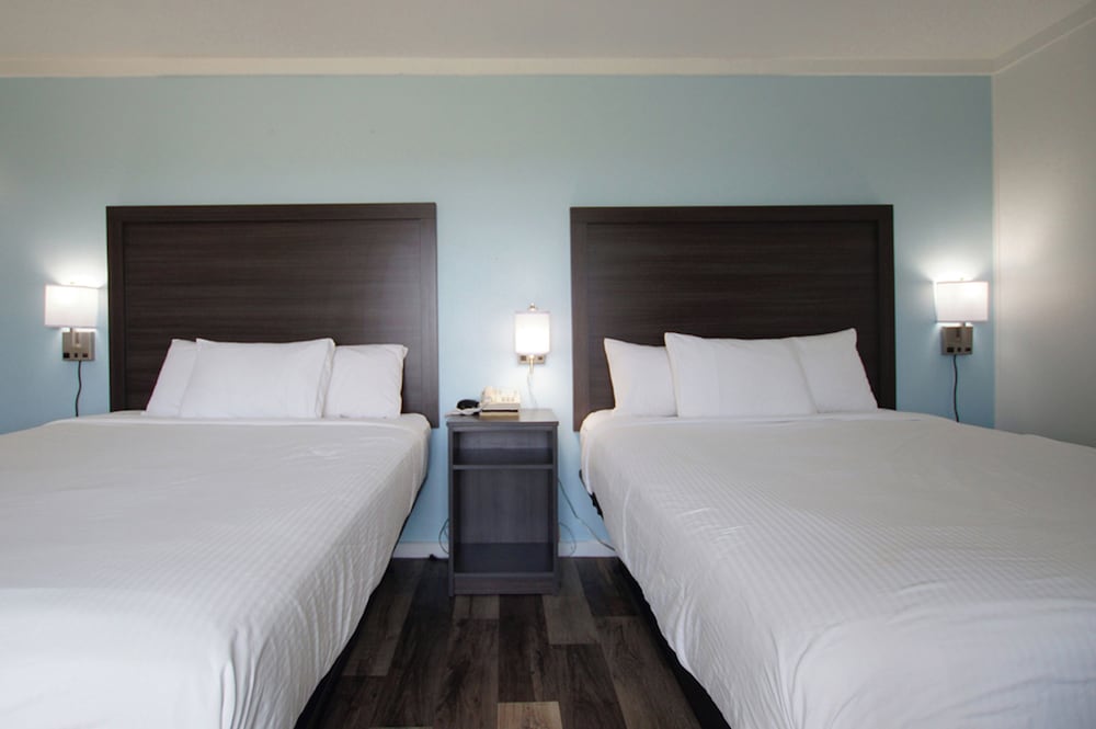 Snyder's Shoreline Inn