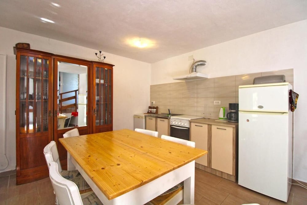 Comfortable Apartment With Pool and Garden