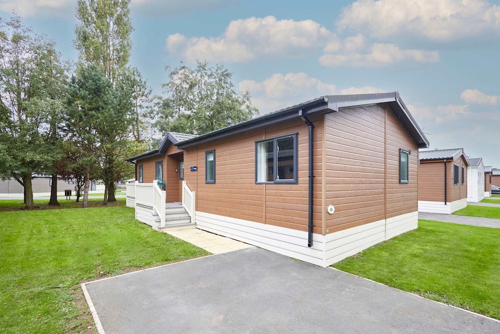 Host Stay Brackencroft Lodge