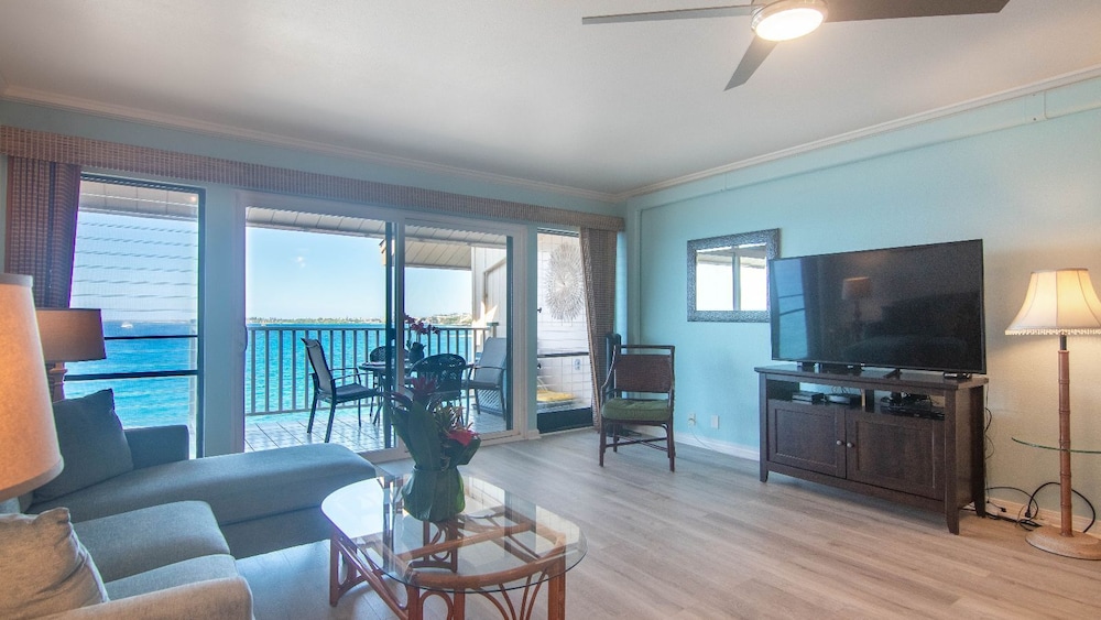 Top Floor - Direct Ocean Front View - Air-conditioned - Vrkcv