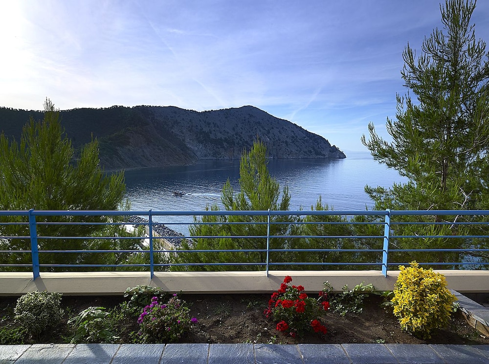 Xenia Residence & Suites