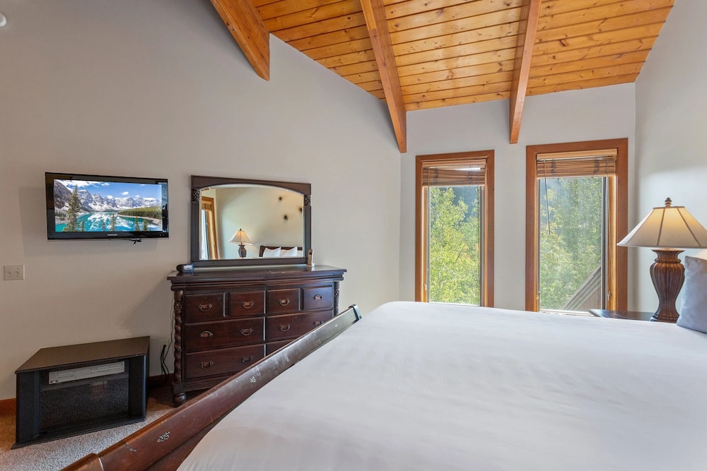 Pinnacle at Deer Valley Resort - Four Bedroom Condo with Hot Tub #1470 4 Condo