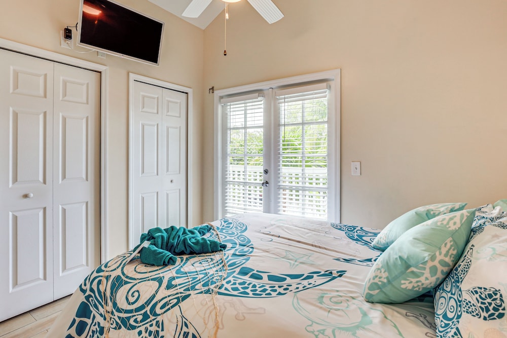 Oceanfront Duck Key Villa: 2 Marinas Steps Away!