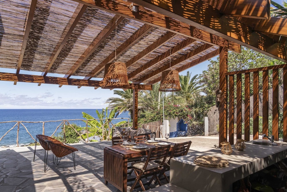 A Haven by the Sea, Casa da Rocha de Baixo, view 2
