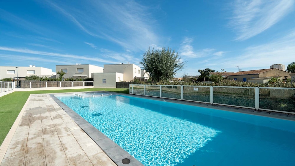 Seaside Stay for Two Guests