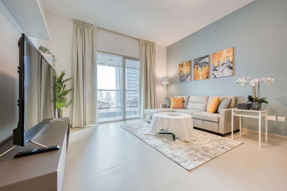 Capital Living On Reem: The Arc Towers