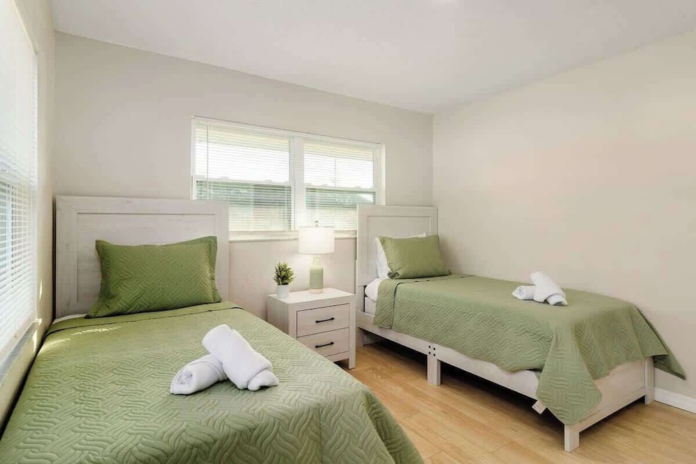 Spacious Duplex Zephyrhills #2