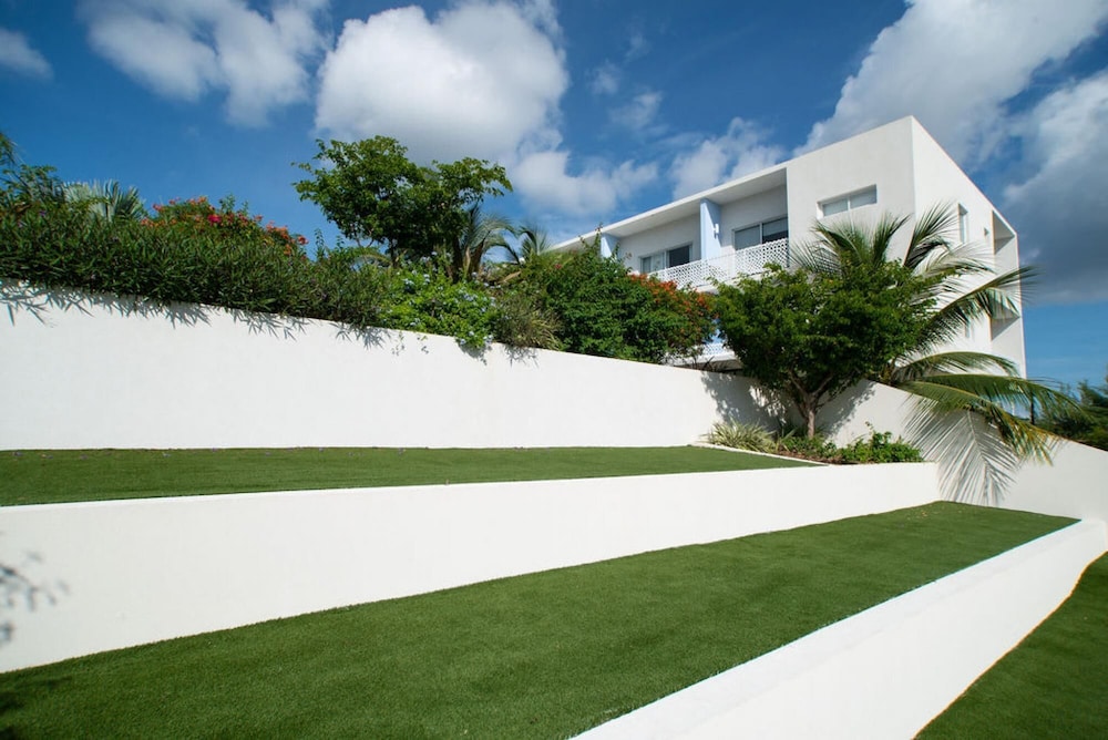 Spacious 1BR 1bth Apt w Rooftop Pool Near Beach