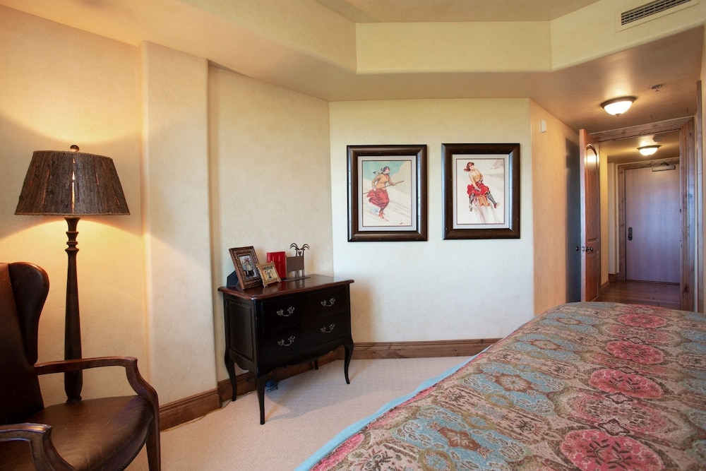 Grand Lodge - 3 Bedroom Deluxe #308 - Ski-in/out 3 Condo