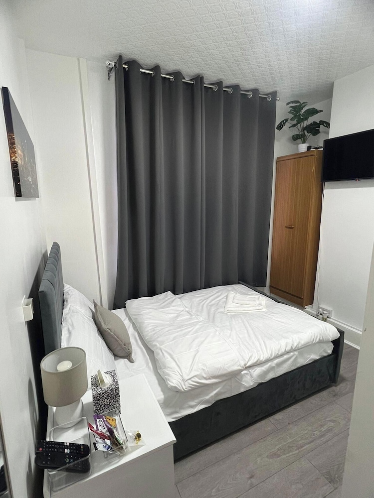 Lodge - Sleeps 10 & Free Parking