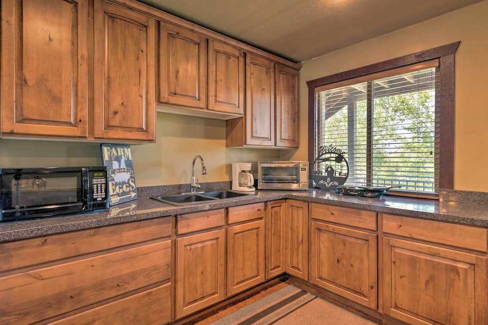 Secluded Sterling Abode: Near Palisade State Park! view 5