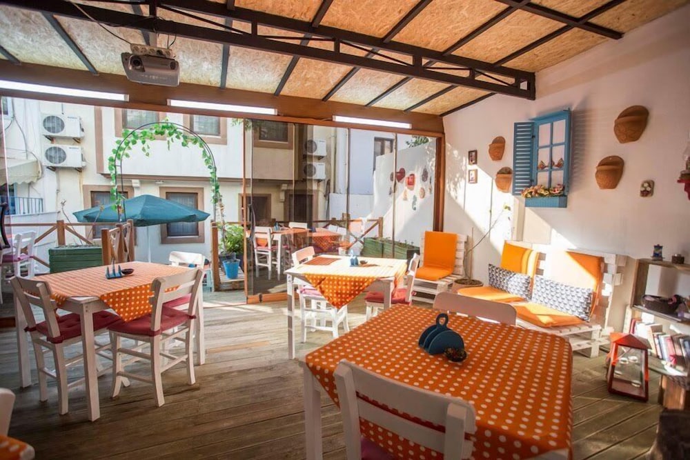 Delos Otel