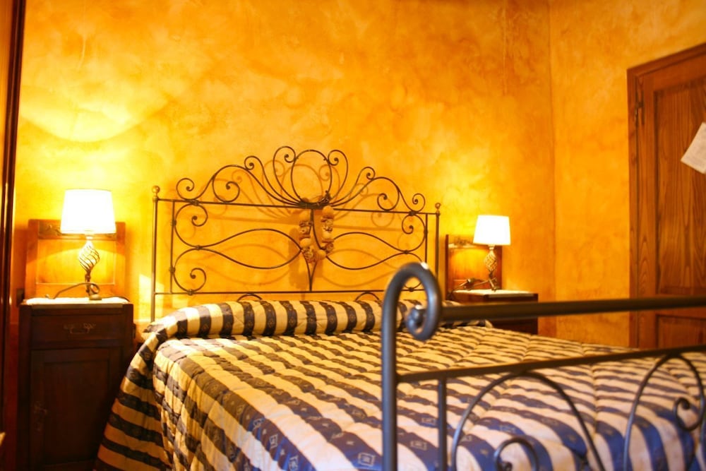 Wonderful private villa for 16 people with WIFI, private pool, TV and parking