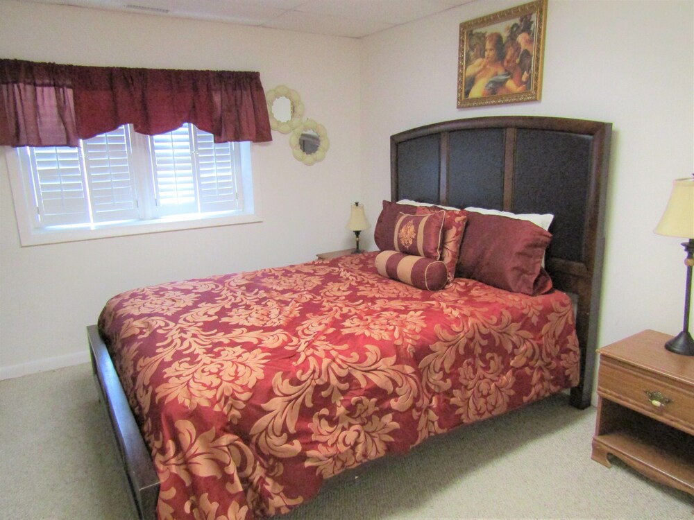 Sugar Mountain Drive 1866 6 Bedroom Home by RedAwning