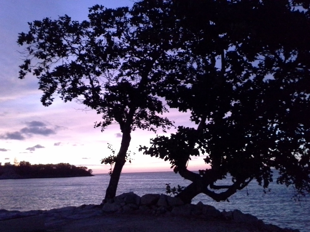Baan Talay Homestay by the Beach