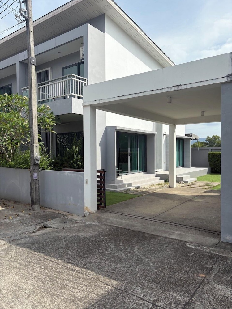 East BangtaoVille Townhouse