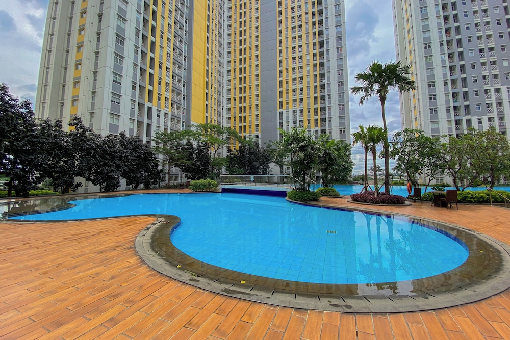 Good Location And Cozy Studio Springlake Summarecon Bekasi Apartment
