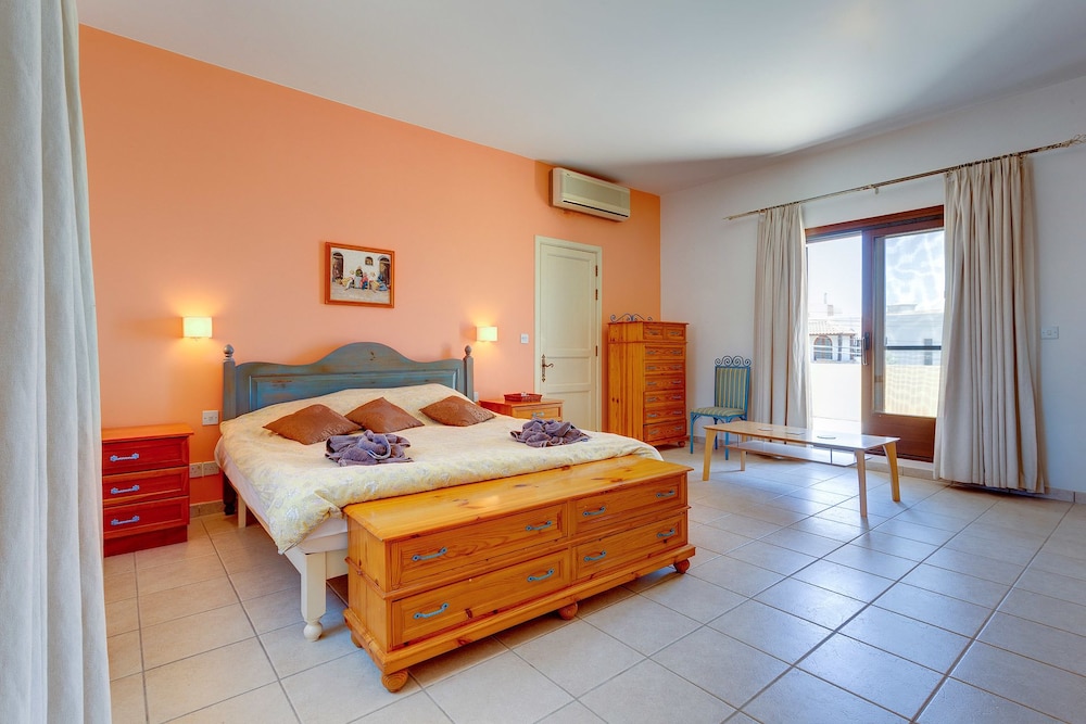 Superlative 4 Bedroom Villa With Private Pool view 5