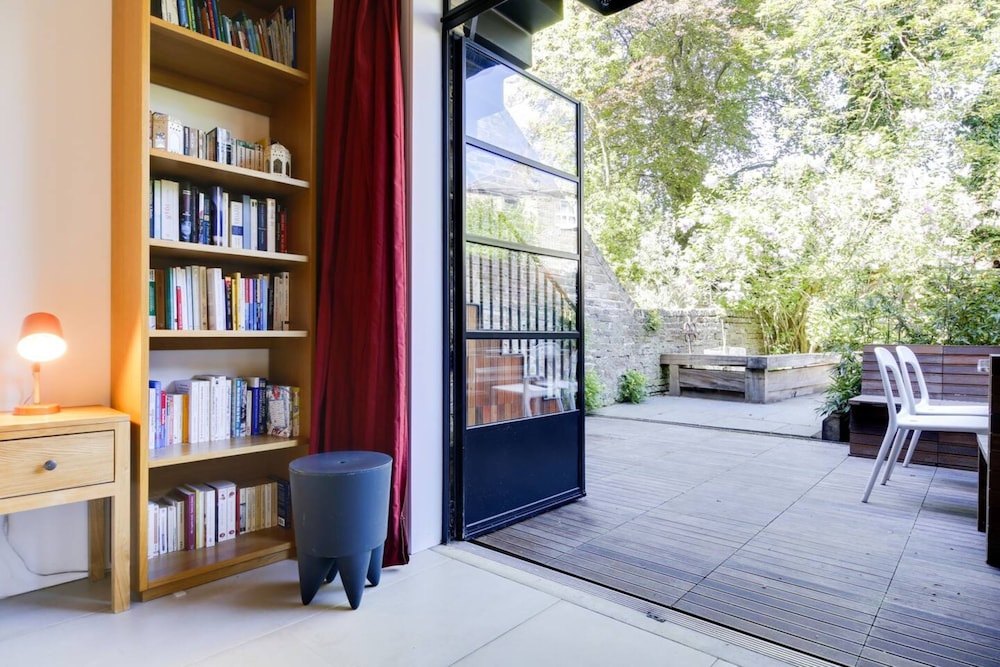 Stylish, Bright Apartment w/ Private Garden