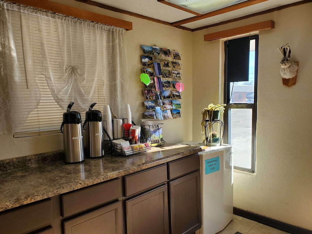 Buffalo Vacations - Rodeway Inn - Property Image 4