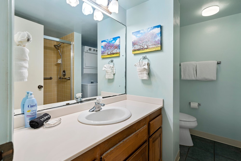 Big Island White Sands Village 202 2 Bedroom Condo