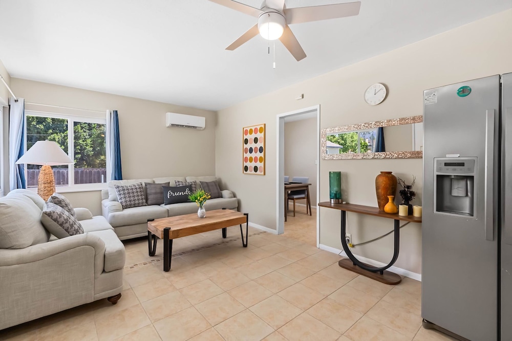 Cozy 2BR Home With Bright Interior Relaxing Patio