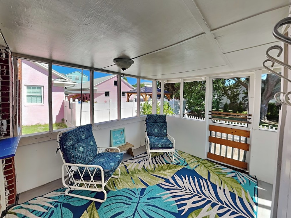 CB Sunshine Cottage by Carolina Retreats