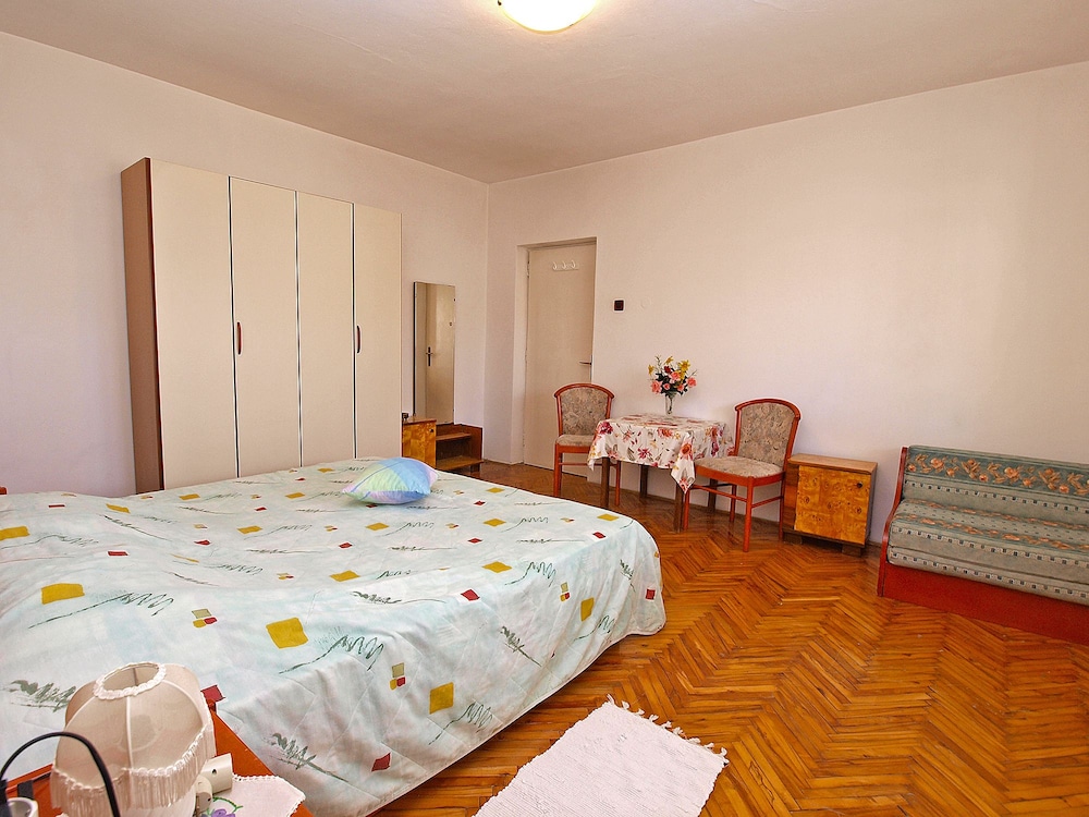 Apartment 860 view 4