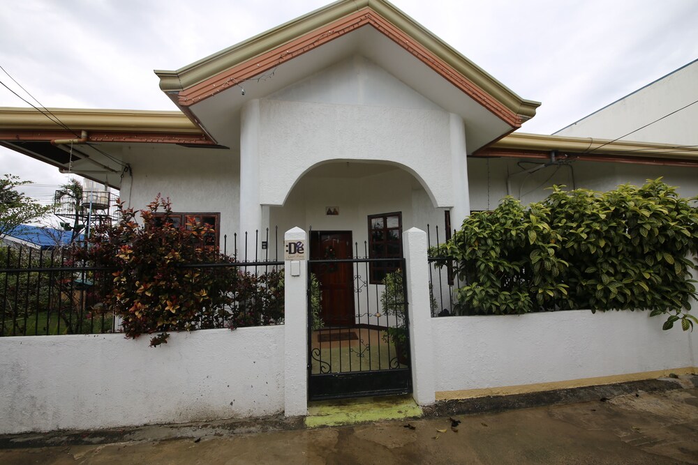 Dee GuestHouse