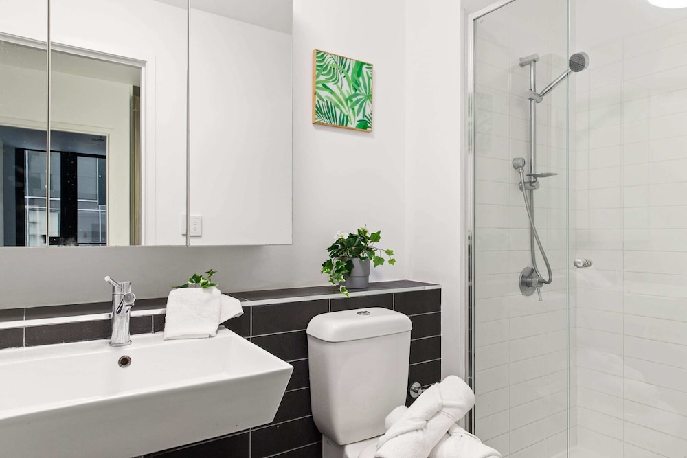 A Cozy 2BR Apt Next to Southern Cross Free Parking