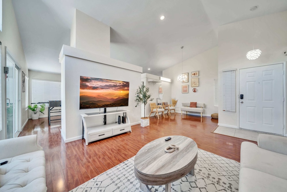 @marbella Lane - 4BR Lavish Castle Retreat