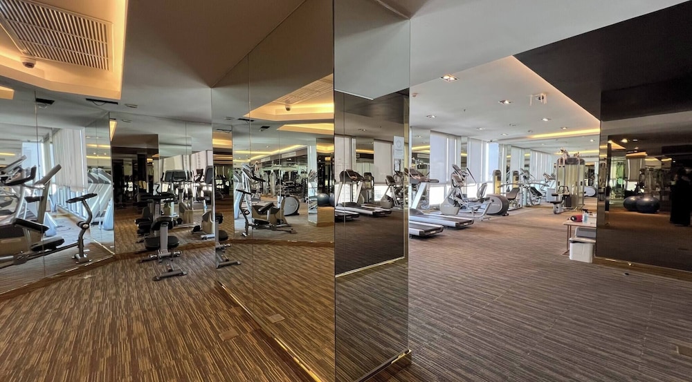 Free Airport Pick Up Rooftop Pool Jacuzzi Gym BTS Emqartier Shopping Mall