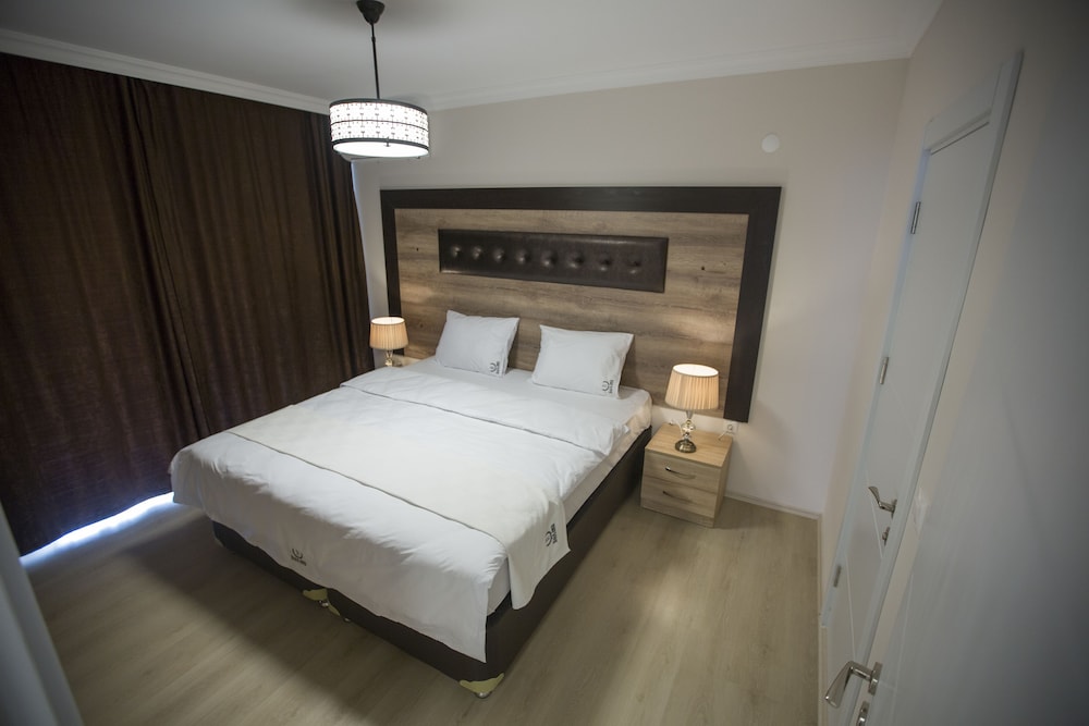 Black Rose Apartment view 4
