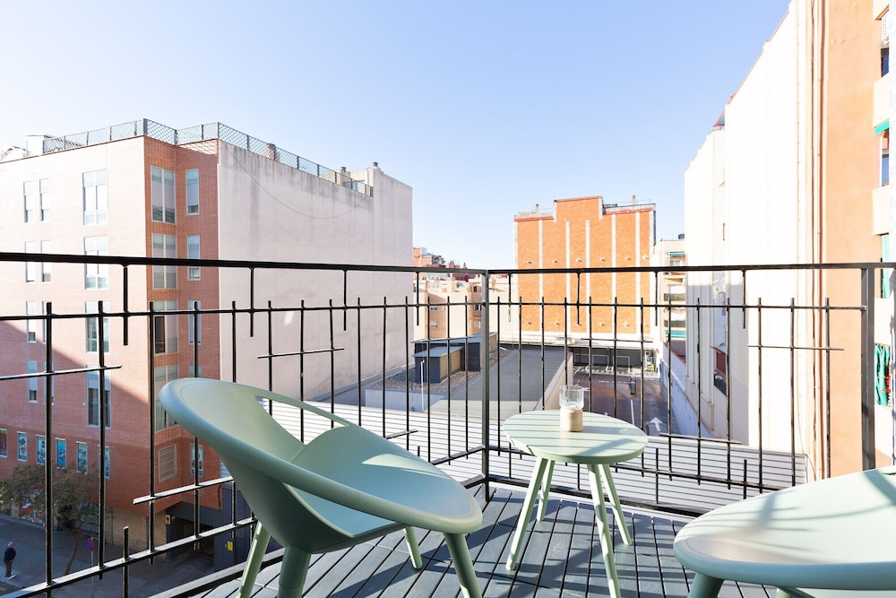 Urban Chill Apartments By Olala Homes