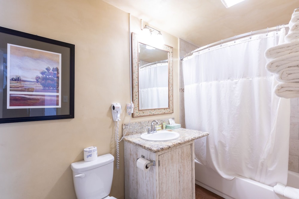 Vineyard Valley Inn