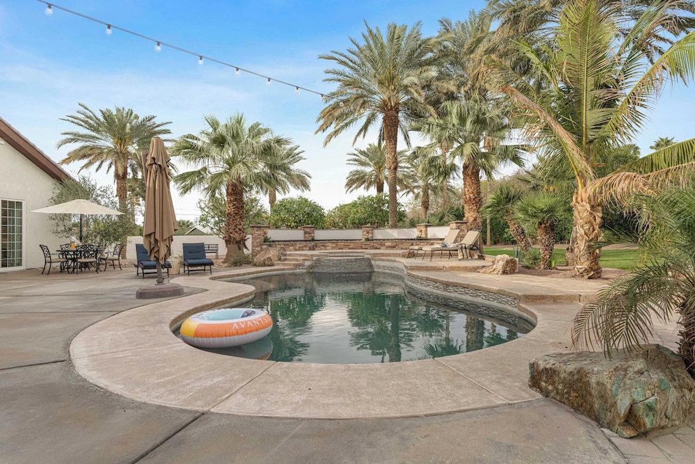 41 Palms Estate by Avantstay Indoor Pickleball, Pool, Hot Tub, Outdoor Kitchen