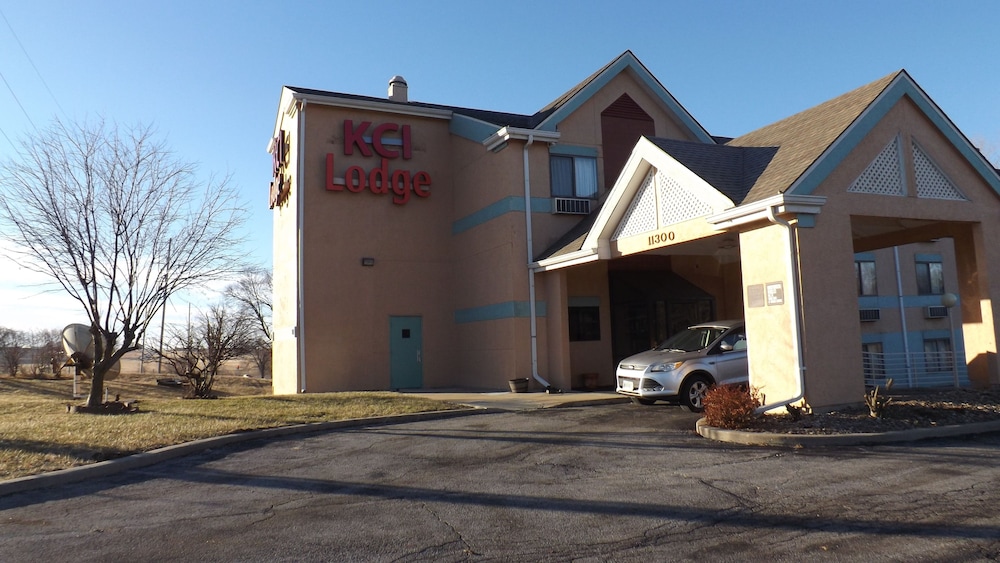 Kansas City Vacations - KCI Lodge - Property Image 18