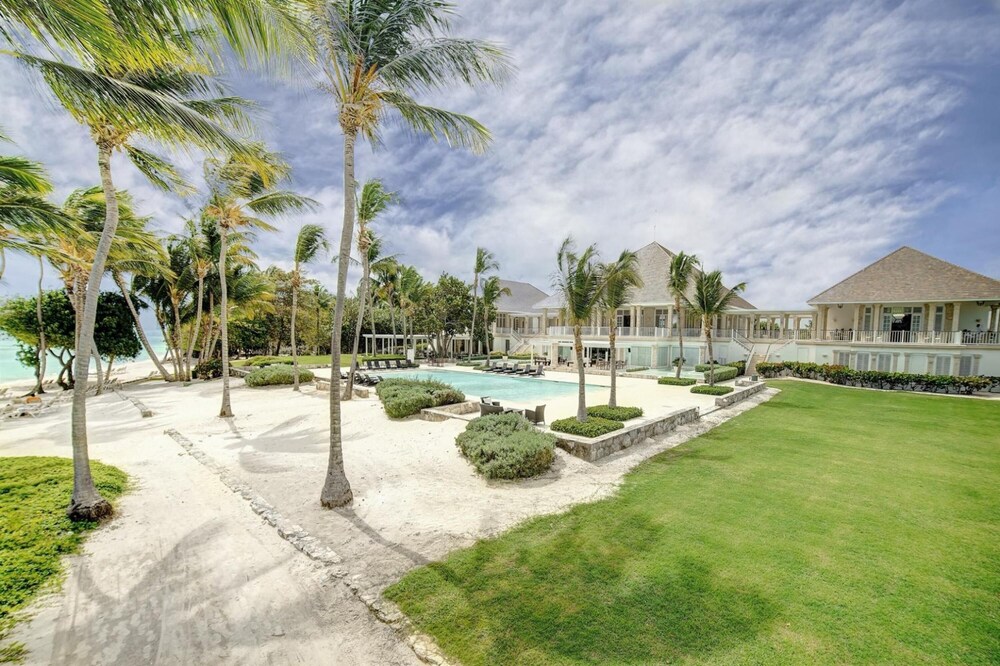 Luxury Villa With Heated Pool Jacuzzi Full Staff