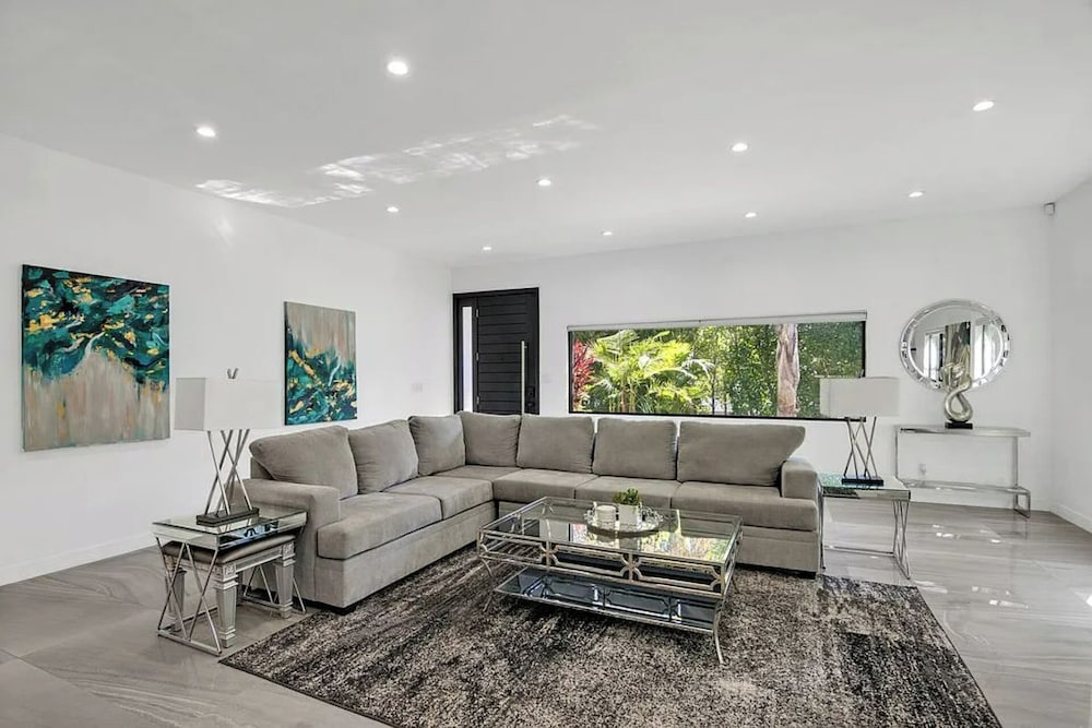 Mansfield Modern - Ultimate Entertainers Oasis With Guest House