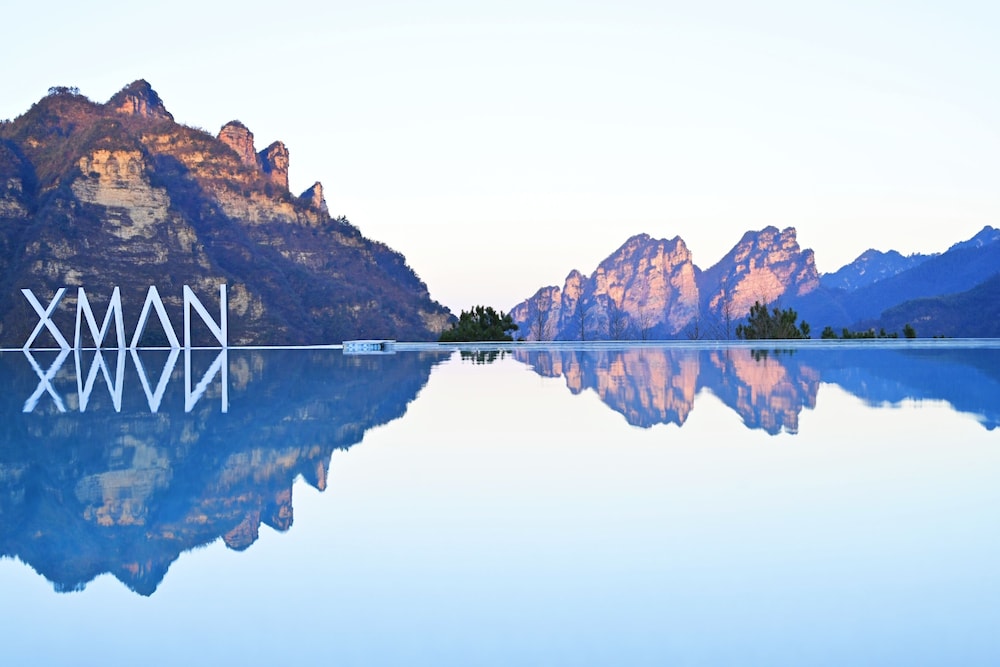 XMAN Sunrise Peaks Resort--Sky Mirror Infinity Pool