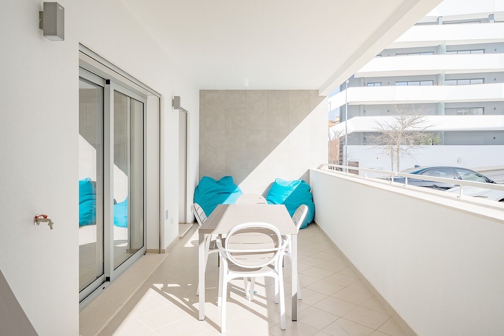 Lagos Modern 2 With Pool by Homing