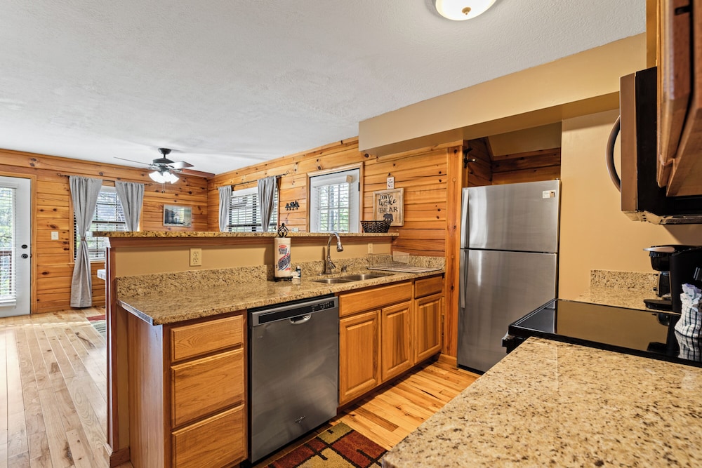 Bear Hideaway Cozy 3BR Cabin
