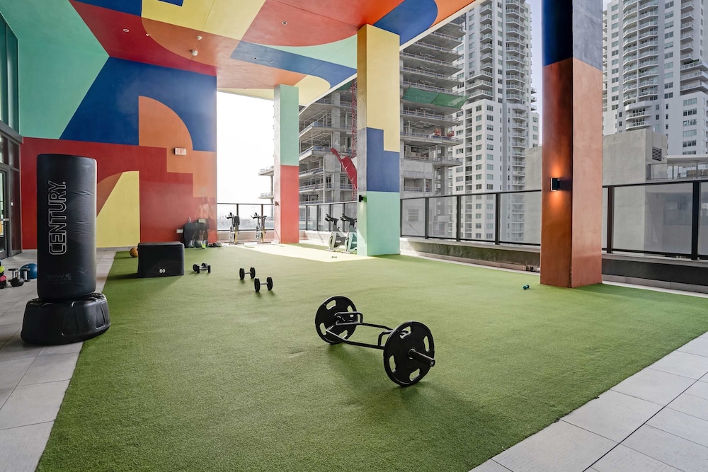 CBD Luxepad 2b2b With City Bay Views Gym Lounge