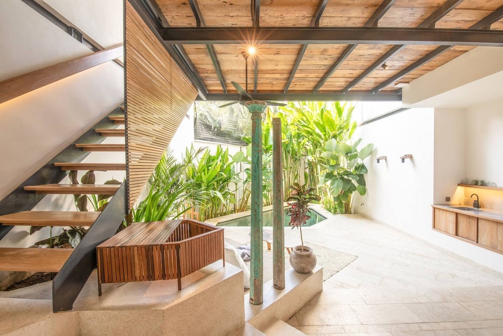 BA Villa 9 1 BR Villa 800m to Echo bea Elegant 1-br Villa With Pool 800m to Echo Beach
