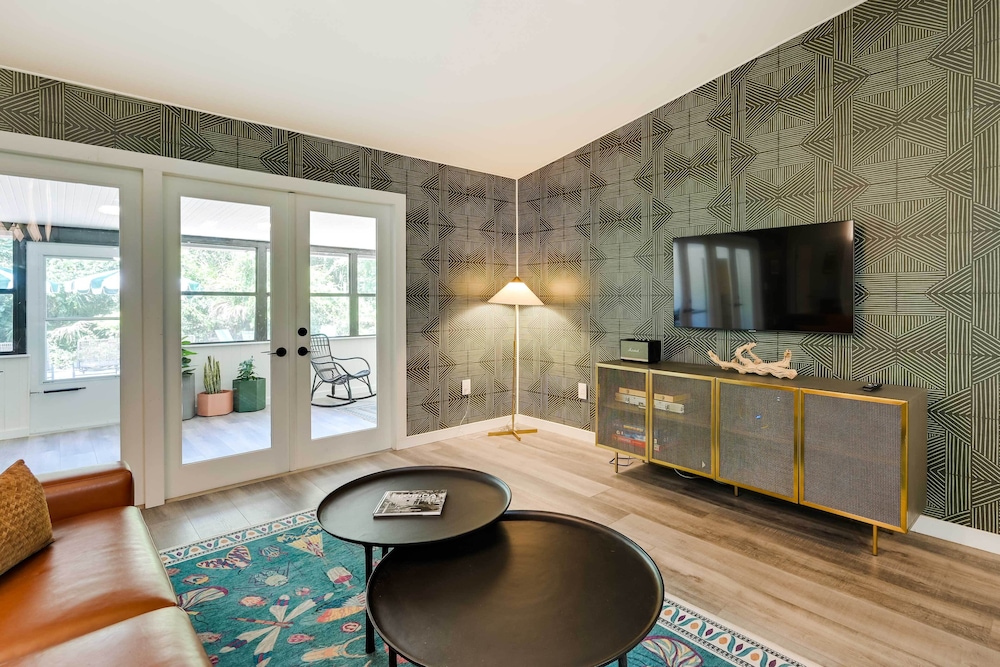 'chateau Relaxo' Homosassa Riverfront Cottage!