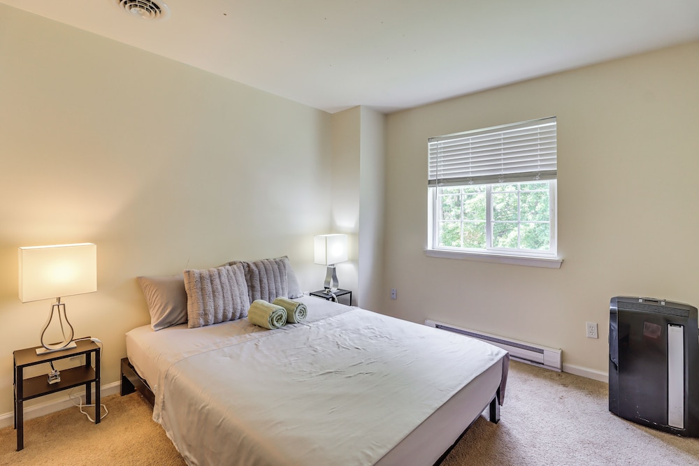 Family Retreat w/ 2 Game Rooms & Deck in Long Pond