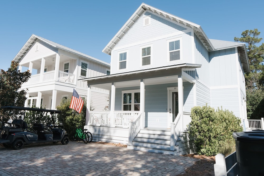 Teal Tides by Avantstay Golf Cart Bikes Pool Access Beach