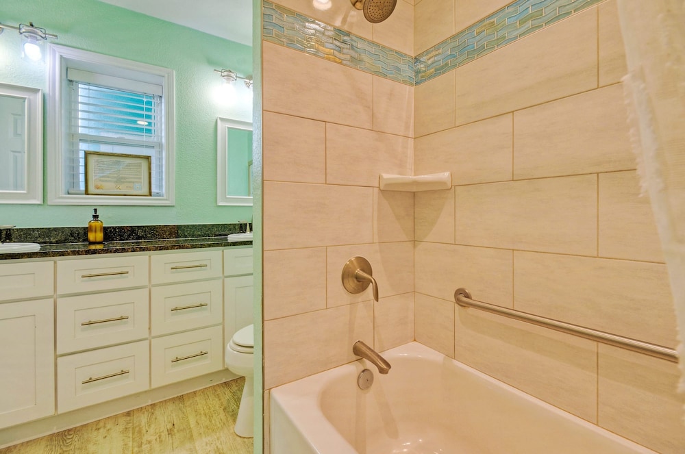3 Condos in Beachfront Complex w Pool Sleeps 22 Island Retreat 3-unit Buyout