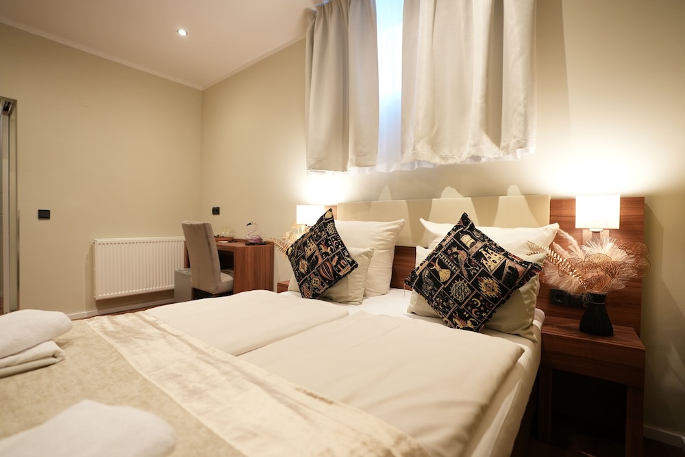 Frankfurt Vacations - Hotel Attache - Property Image 96